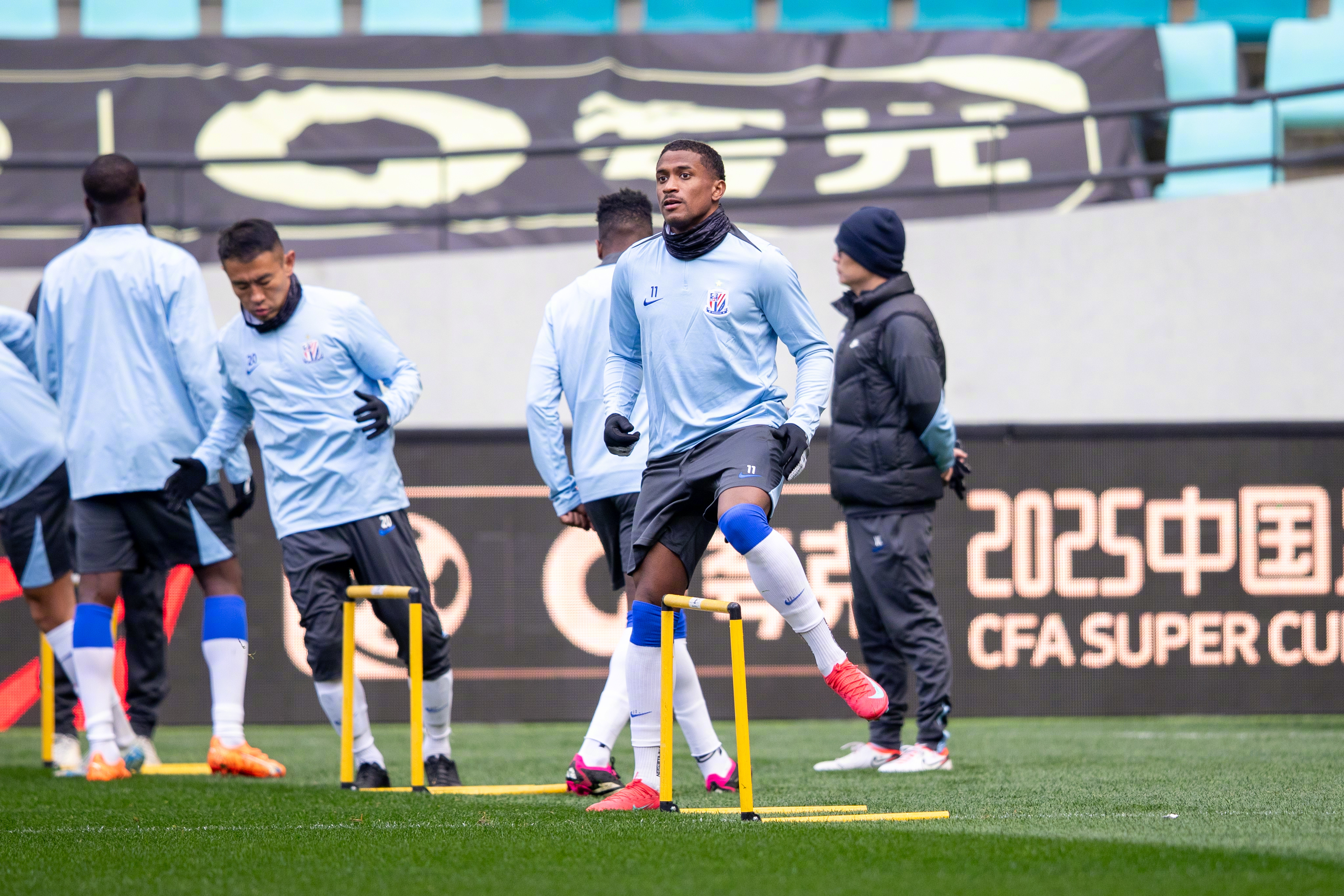 上海申花训练开放日;加时末段刷新队史纪录引欢呼;意大利杯在即;更衣室氛围转暖的简单介绍 上海申花训练开放日;加时末段刷新队史纪录引欢呼;意大利杯在即;更衣室氛围转暖的简单介绍